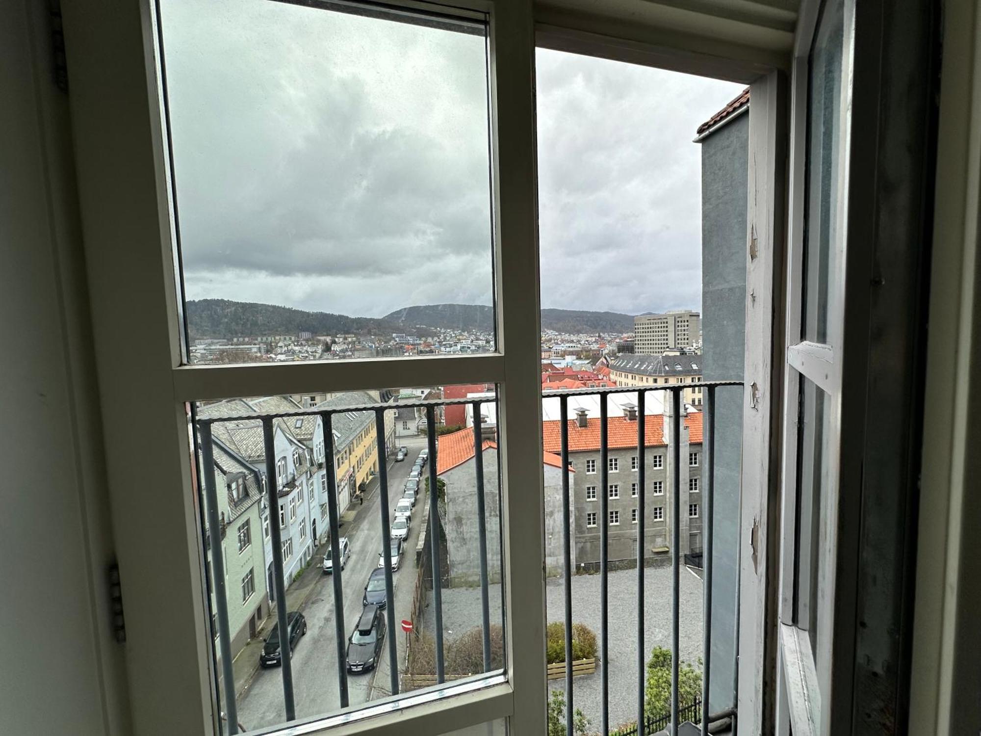 Sjarmerende Bolig Like Ved Togstasjonen Appartement Bergen Buitenkant foto